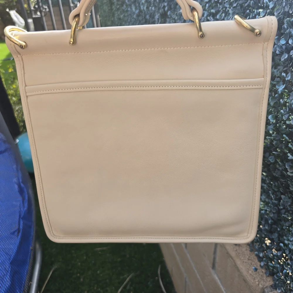 Vintage Coach Cream Leather Women's Bag - Picture 6 of 16